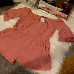 Cute Romper with POCKETS and detailed sleeves! New